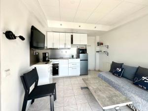 T2 BORD DE MER vue plages WIFI climatisé parking inclus