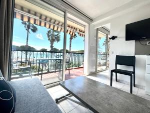 T2 BORD DE MER vue plages WIFI climatisé parking inclus