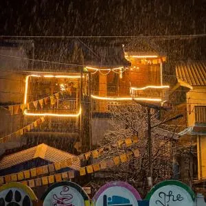 The Locals Manali - Chhika