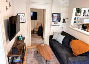 Charming 1BR Steps from Church Street - Downtown - شيلبورن