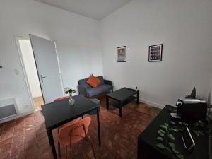 Appartements ANCIEN Fenetre sur cour : photos des chambres