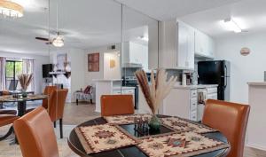 SW Arizona decorated 1 bedroom condo poolhot tub