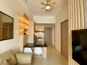 Vasanta Innopark 1BR with Sky View by Damaresa