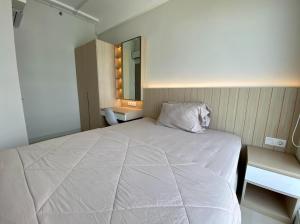 Vasanta Innopark 1BR with Sky View by Damaresa