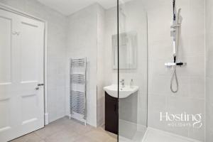 Sapphire House - Newly Renovated 3-Bedroom Home