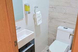 Elegant Centric Apt Near all