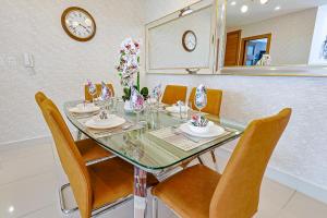 Elegant Centric Apt Near all