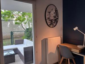Appartements Retro-chic elegance with terrace near tramway : photos des chambres