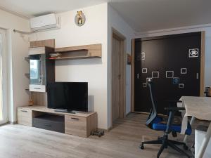 Modern Studio near Metro with Free Wi-Fi, Gym & Stores nearby