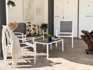 Aquavista Residence - Panoramic Lakefront Penthouses with Pool