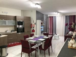 Sea View 2 Bed Apartment close to Beach