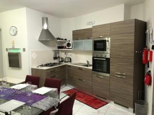 Sea View 2 Bed Apartment close to Beach