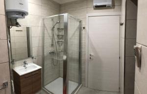 Sea View 2 Bed Apartment close to Beach