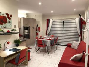 Sea View 2 Bedroom Penthouse close to Beach Hpi6767