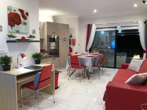 Sea View 2 Bedroom Penthouse close to Beach Hpi6767