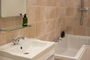 Painters Modern Apartment Central Location