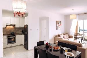 Stunning Sea & Sky View- 3BR, Pool ,Amazing Balcony