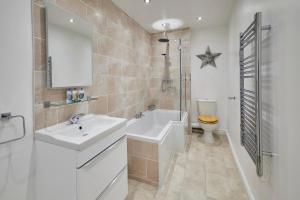 Painters Modern Apartment Central Location