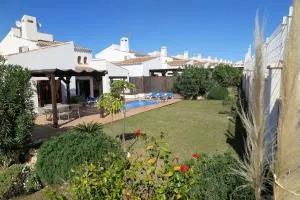 Modern 3 Bedroom Villa with Pool & Garden, Ideal for Families - Lo Mendigo