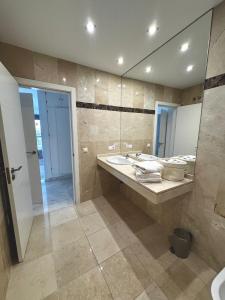 Luxury on the Beach & Infinity Pool, 2 Bebrooms
