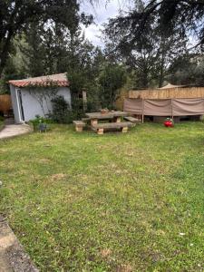 Maisons de vacances STUDIO Havre de paix au pont du gard Piscine et Jacuzzi chez Valerie Payre : photos des chambres