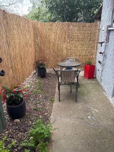 Maisons de vacances STUDIO Havre de paix au pont du gard Piscine et Jacuzzi chez Valerie Payre : photos des chambres