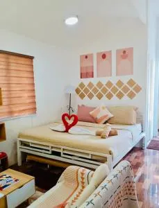 Olango Island Affordable Guest House - King size bed, Hot shower, Netflix - Clarin