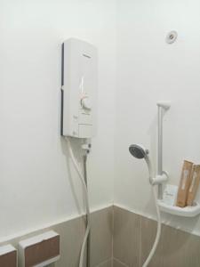 Olango Island - S&E-3 Tiny Guest House Fully Furnished with Hot Shower, Washer, Wi-Fi, Netflix & King-size Bed