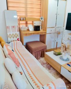 Olango Island - S&E-3 Tiny Guest House Fully Furnished with Hot Shower, Washer, Wi-Fi, Netflix & King-size Bed