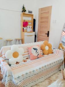 Olango Island - S&E-3 Tiny Guest House Fully Furnished with Hot Shower, Washer, Wi-Fi, Netflix & King-size Bed