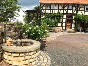 Fachwerkhaus mit rustikalem Weinkeller und Garten, ganze Unterkunft, gute Lage - Behringen