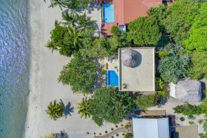3-Story Beachfront Villa Sleeps 7, Private Pool