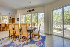 Beachfront Villa Pool Sleeps 7 Grand Lounge