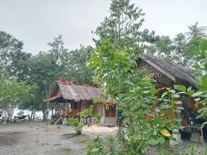 bosulusurfcampmentawai