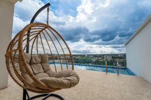 TERRA ONE - Luxe City Escape