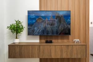 TERRA ONE - Luxe City Escape