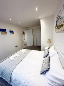 The Shore Edinburgh 2 Bedroom Apartment