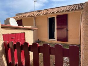 Maisons de vacances Maison - piscine - clim - wifi - vue lac - 4 pers : photos des chambres