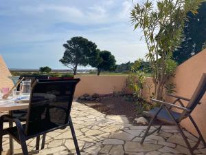 Maisons de vacances Maison - piscine - clim - wifi - vue lac - 4 pers : photos des chambres