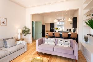 Stunning Townhouse by the sea, Hot Tub sleeps 17