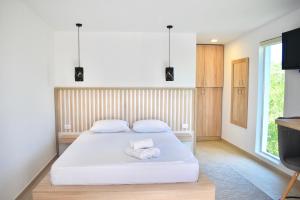 Tiny House with Hot Tub & View