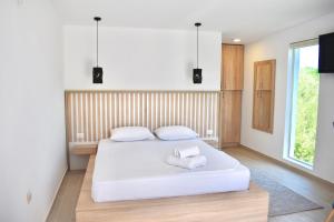 Tiny House with Hot Tub & View