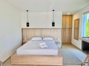 Tiny House with Hot Tub & View