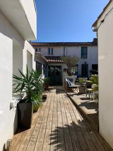 B&B / Chambres d'hotes Maison Face au Soleil : Chambre Double Confort avec Baignoire 