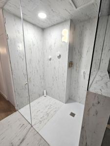 Designer apartment facing the sea