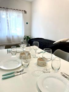 DPTO CÓMODO CON COCHERA ideal para parejas o familias