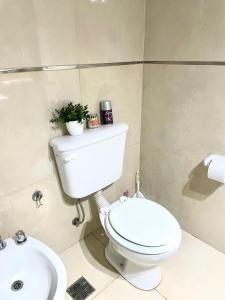 DPTO CÓMODO CON COCHERA ideal para parejas o familias