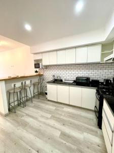 DPTO CÓMODO CON COCHERA ideal para parejas o familias