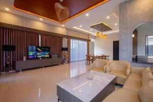 Odetta Villa Puncak - Kolam Renang Private