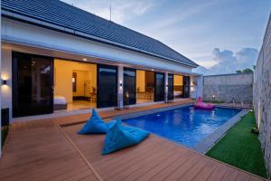 Odetta Villa Puncak - Kolam Renang Private